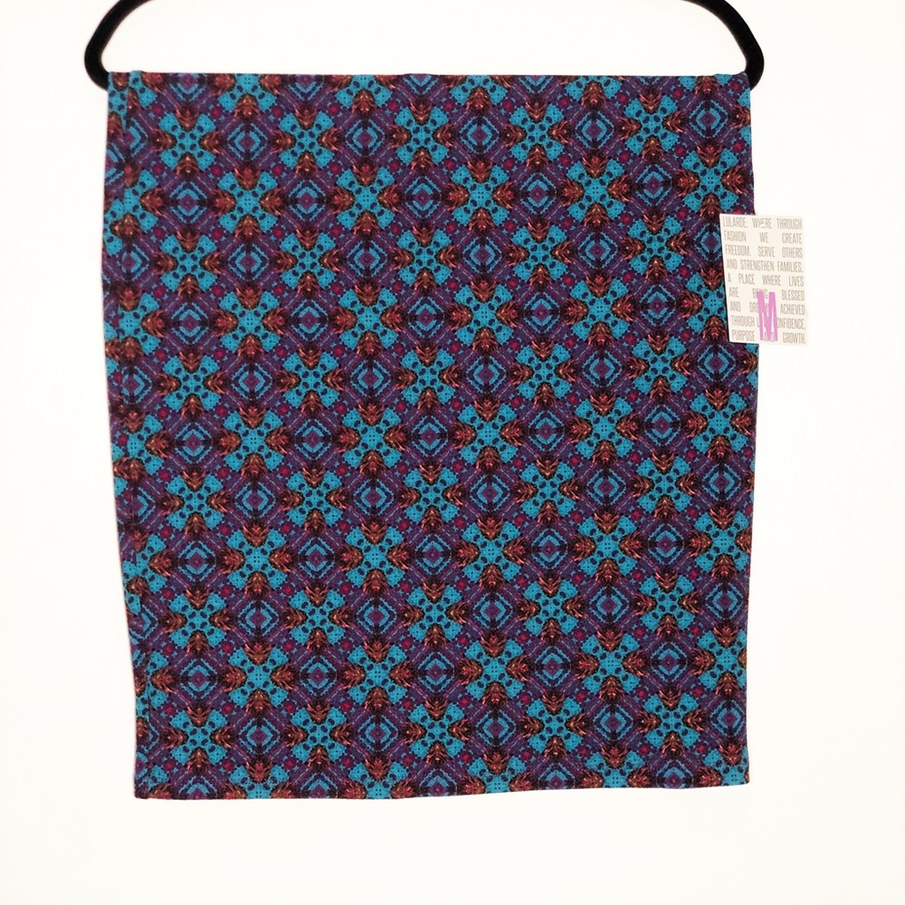 LuLaRoe Cassie Skirt NWT Medium
2nd Pic Size Chart